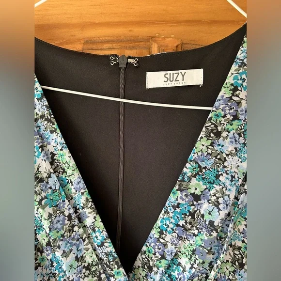 👗Floral Wrap Dress💗 - Picture 4 of 8